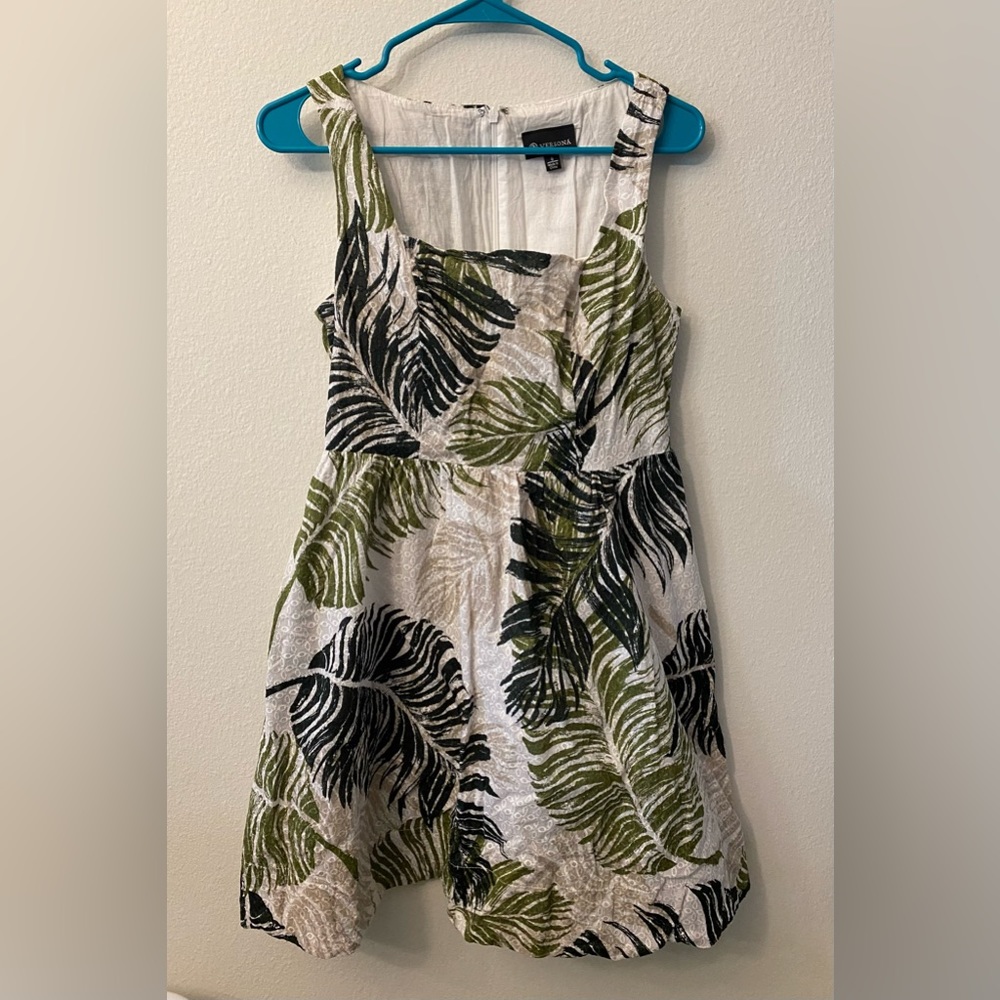 Versona square neck green leafy patterned tank dress. Size 6. 100% cotton
